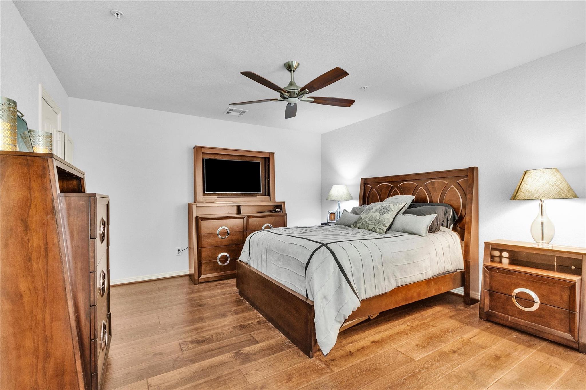 34 April Point Drive S