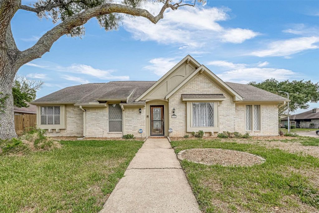 Photo of 8706 Tavistock Drive, Houston, TX 77031 (MLS # 12897973)