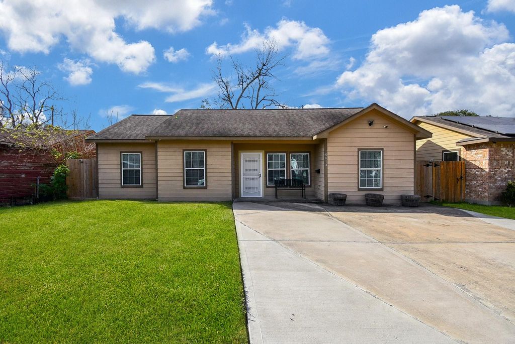 Photo of 10014 Sierra Drive, Houston, TX 77051 (MLS # 27793319)