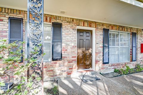 Photo of 3224 Timmons Lane #157, Houston, TX 77027 (MLS # 30614391)