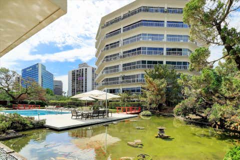 Condo For Sale - 5050 Woodway Drive #2D<br/> Harris County, Houston, TX 77056
