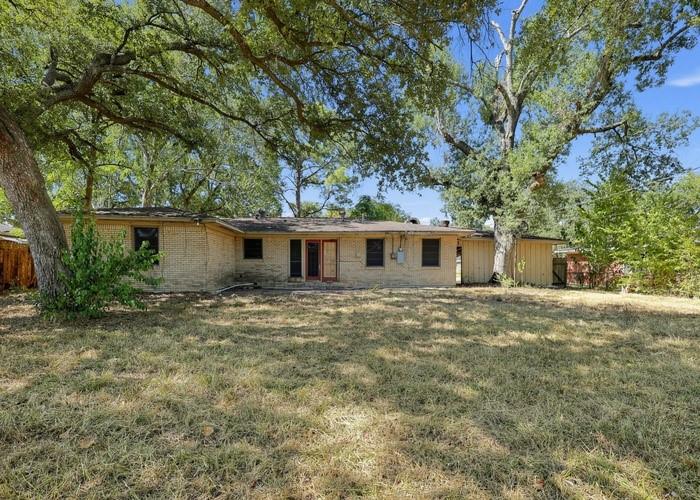 2109 Oaks Drive