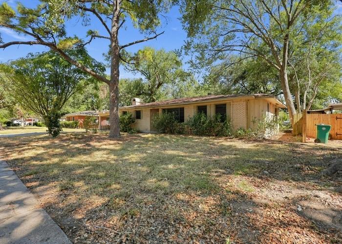 2109 Oaks Drive