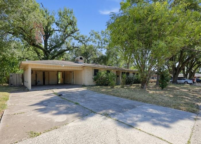 2109 Oaks Drive