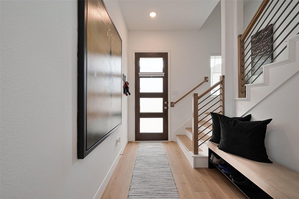 Photo of 1615 Regents Gate Road, Houston, TX 77055 (MLS # 74645282)