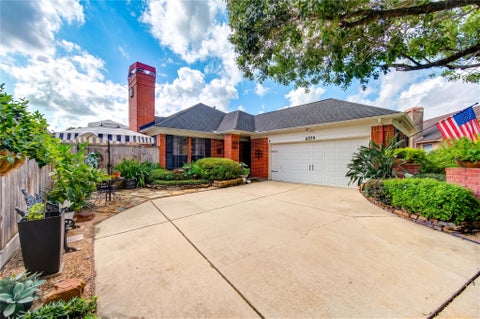 Photo of 6839 Hertford Park Drive, Houston, TX 77084 (MLS # 72800248)