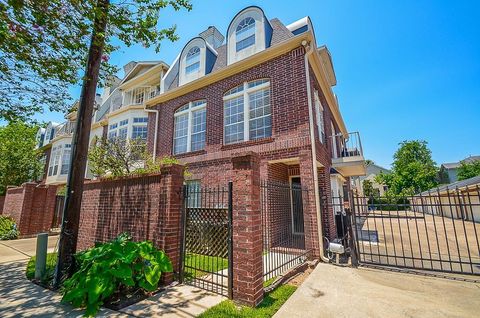 Photo of 2022 Fairview Ave, Houston, TX 77019 (MLS # 18535875)