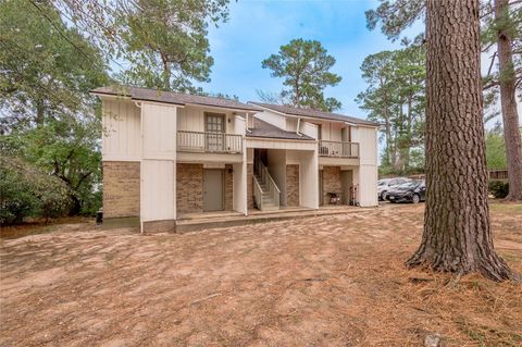 1329 Windsor Street Huntsville TX 77340