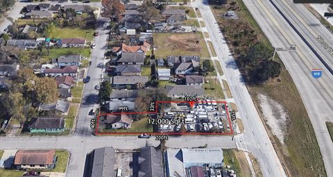 Photo of 803 N Loop, Houston, TX 77022 (MLS # 38634411)