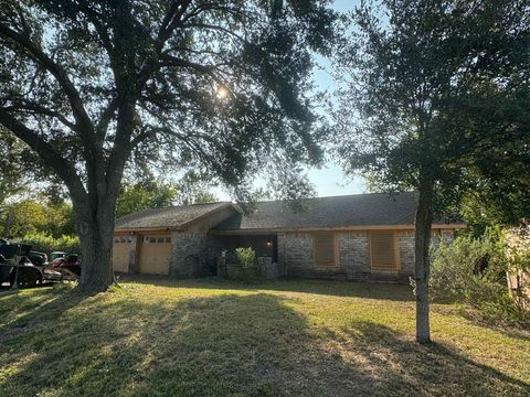 211 Avenue I Alvin TX 77511