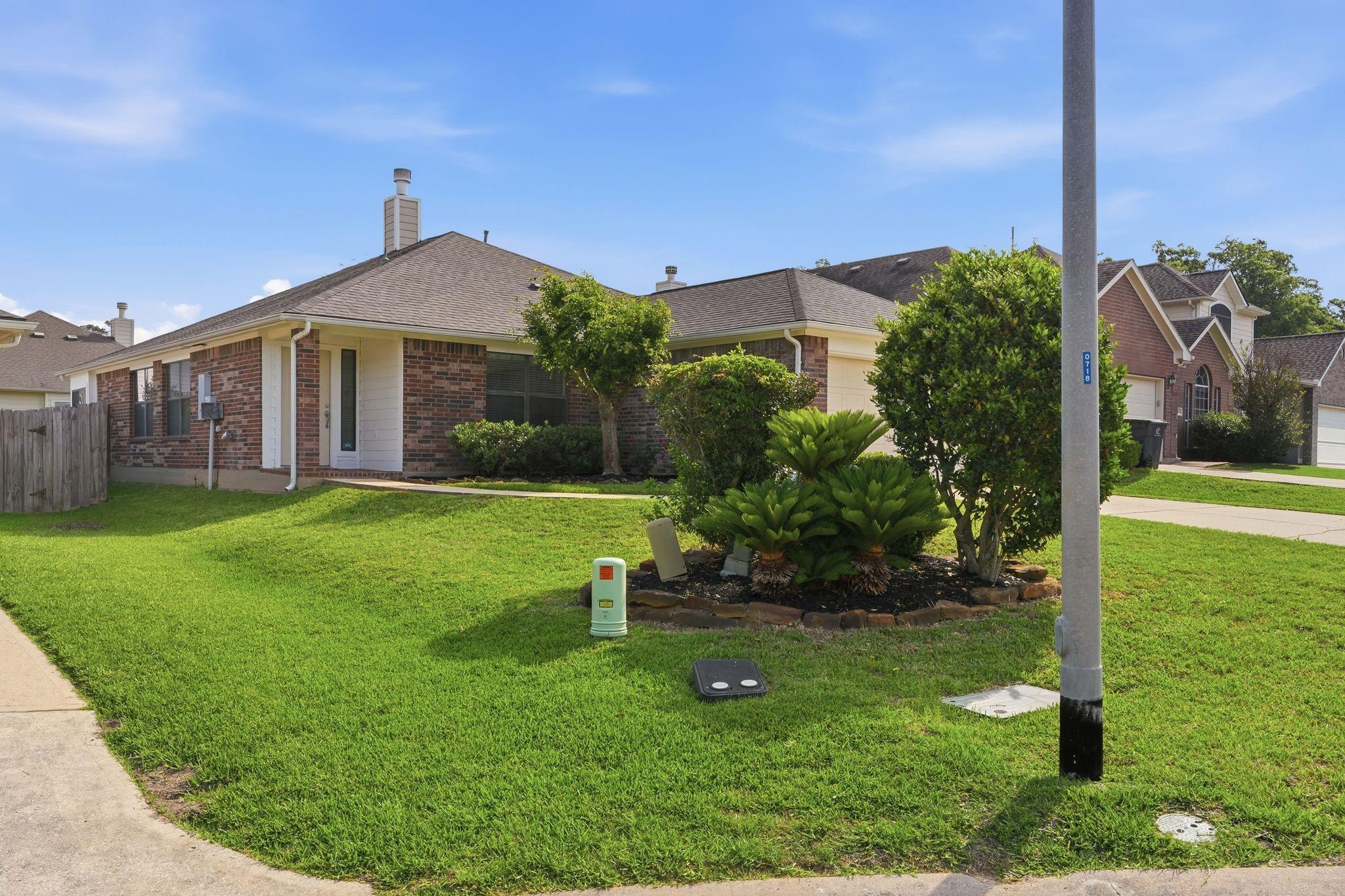 2304 Oakleaf Hills Circle