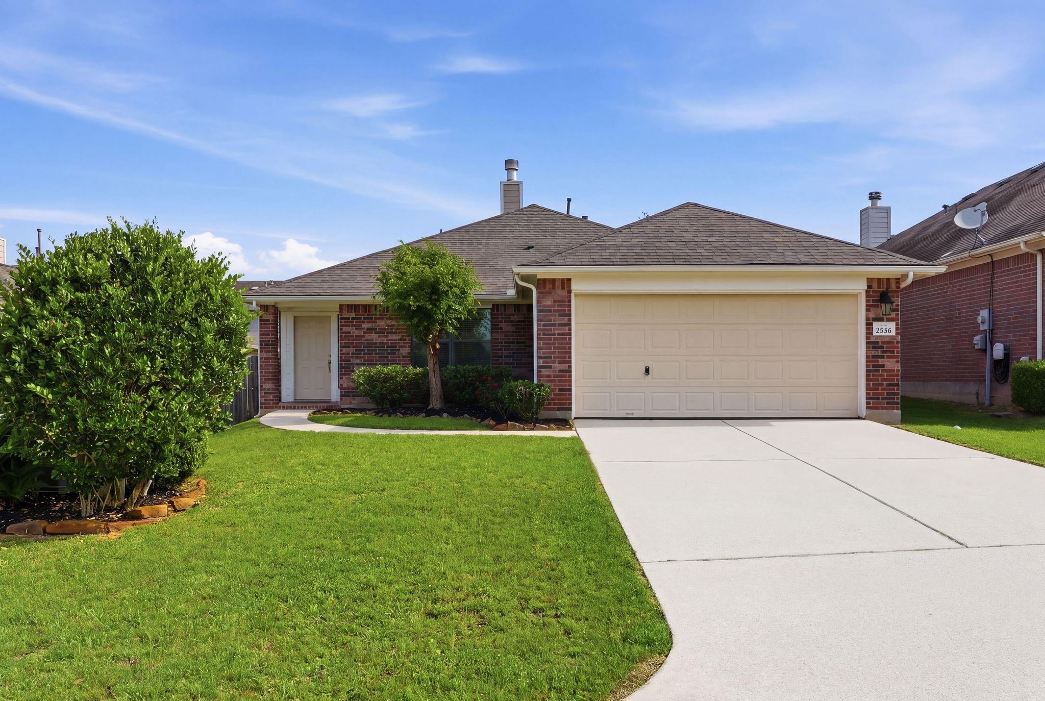 2304 Oakleaf Hills Circle