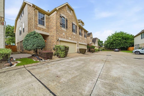 Photo of 2711 Wallingford Pines, Houston, TX 77042 (MLS # 21890276)