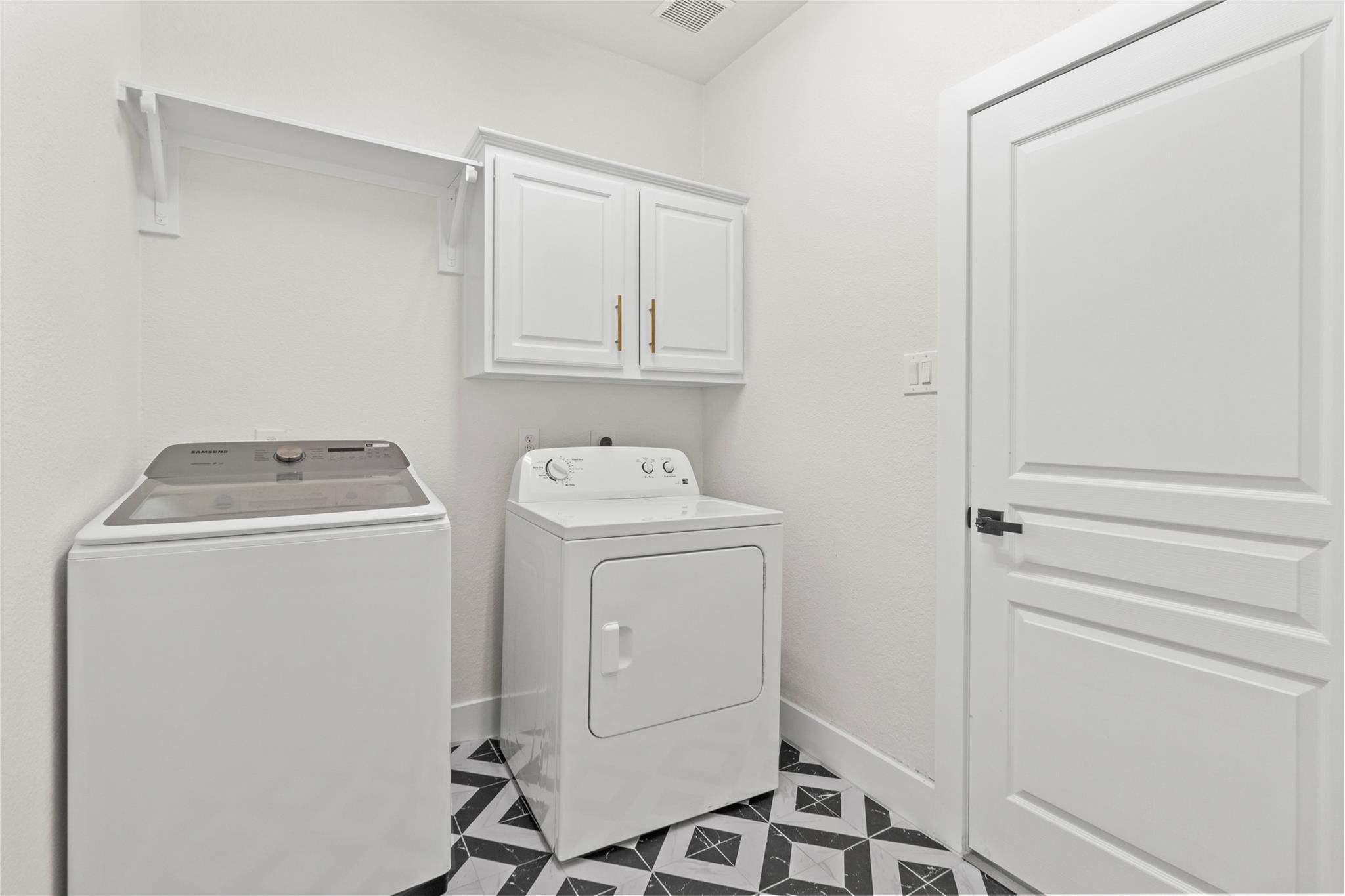 Katy, Texas 77494, United States, 5 Bedrooms Bedrooms, ,3 BathroomsBathrooms,Residential,Pending,223247