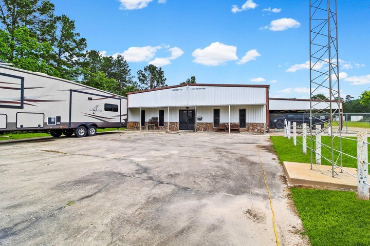 Photo 1 of 35 — 1994 N Fm 356, Onalaska, TX 77360