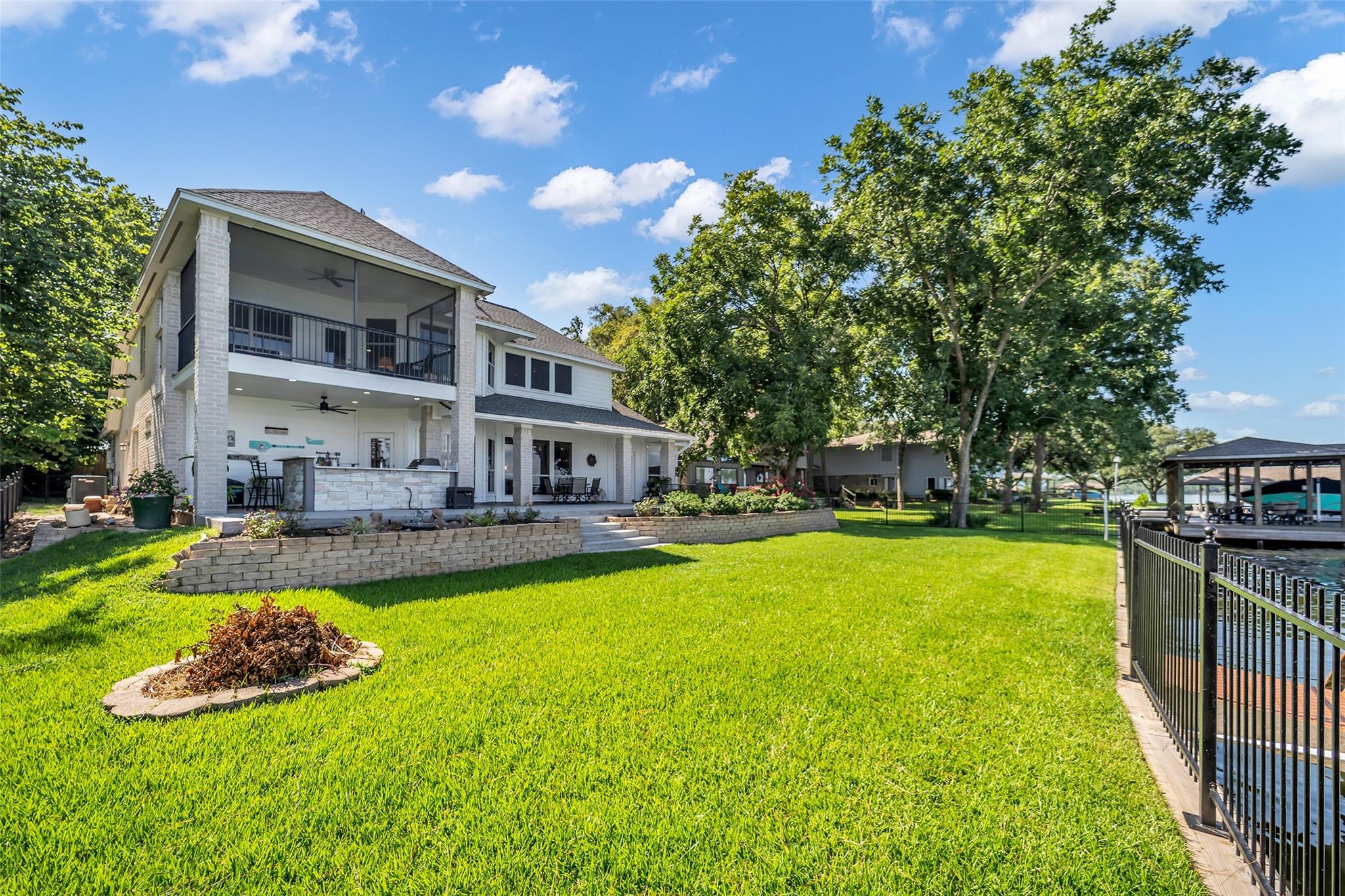 16314 Hunters Circle