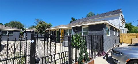 Photo of 3339 Simmons Street #8, Houston, TX 77004 (MLS # 31294406)