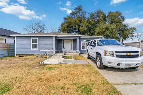 Photo of 221 Calloway Street, Houston, TX 77029 (MLS # 65202960)