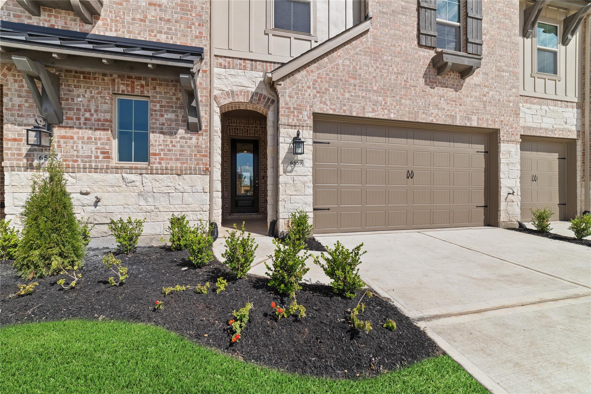 6559 Scarlet Pond Lane