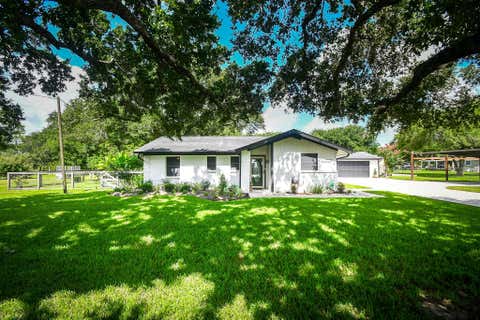 Photo of 16902 Berry Road, Pearland, TX 77584 (MLS # 74221863)