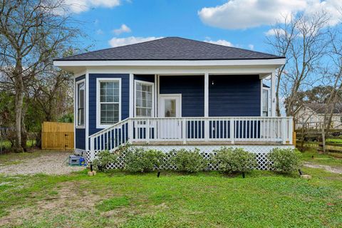 Photo of 11827 David St, Galveston, TX 77554 (MLS # 36377634)