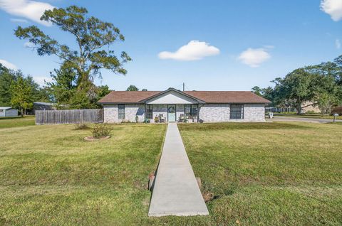 Photo of 355 County Road 761, Buna, TX 77612 (MLS # 42173323)
