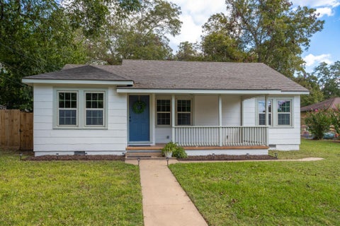 Photo of 1517 Live Oak Street, Columbus, TX 78934 (MLS # 14881927)