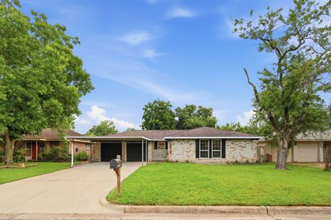 Photo of 6418 Silver Chalice Drive, Houston, TX 77088 (MLS # 93477160)
