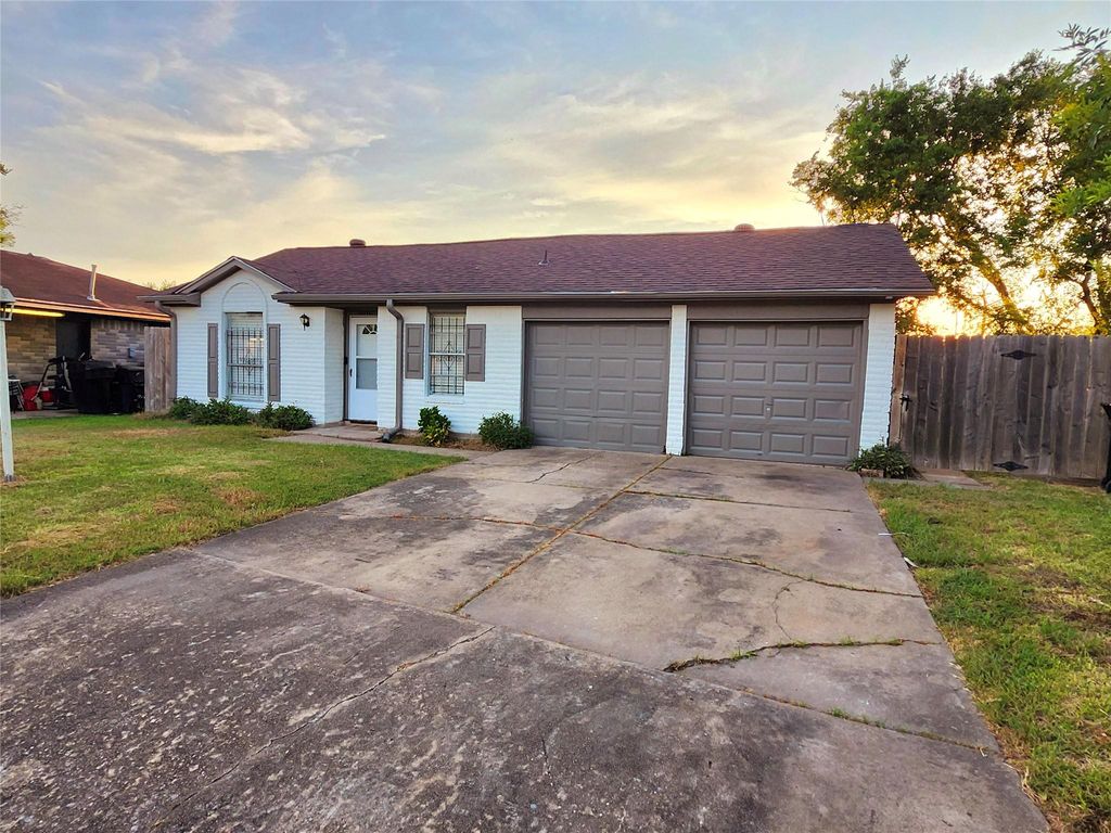 Photo of 12110 Murr Way, Houston, TX 77048 (MLS # 18834887)