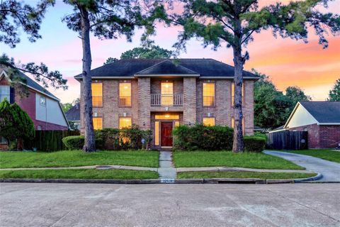 Homes For Sale - 10615 Vandercroft Court<br/> Houston, TX 77070