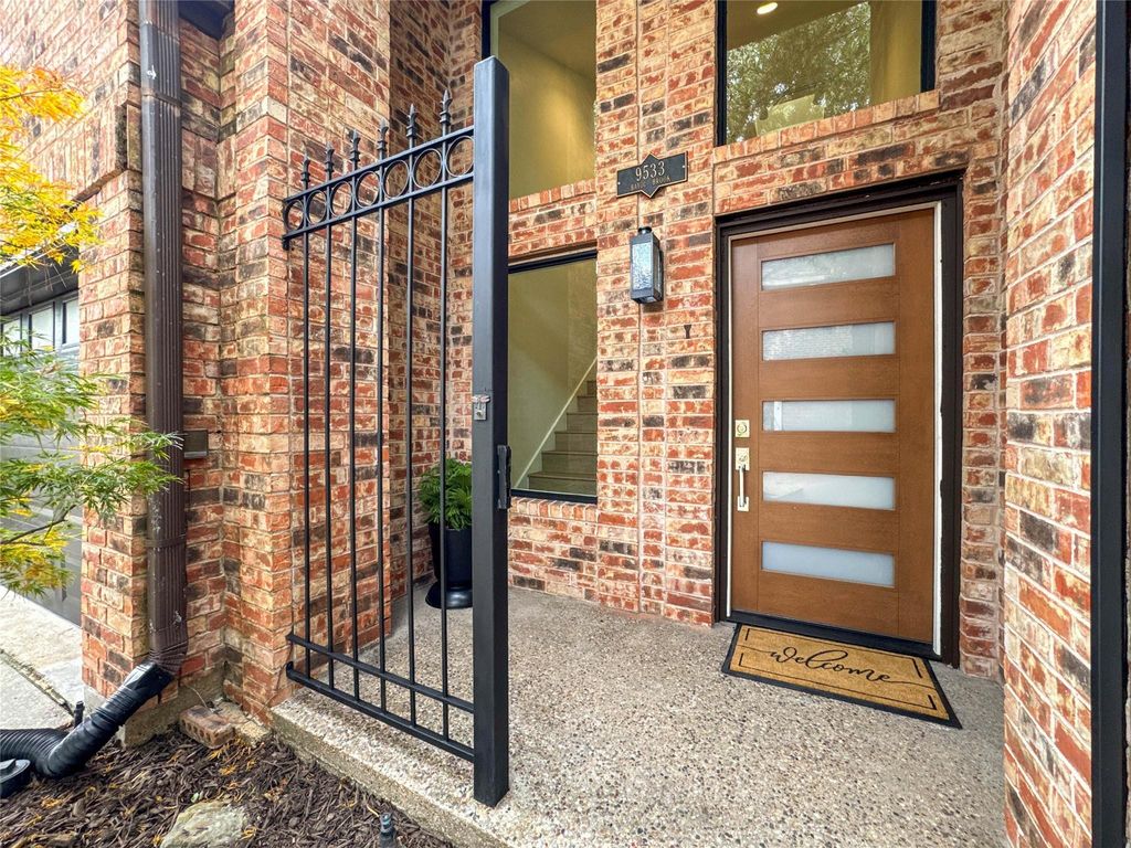 Photo of 9533 Bayou Brook Street, Houston, TX 77063 (MLS # 73729873)