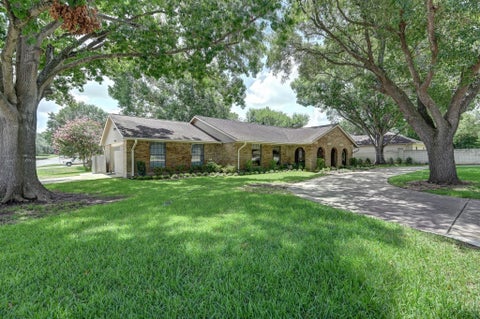 Photo of 204 E Stone Street, Brenham, TX 77833 (MLS # 80001911)