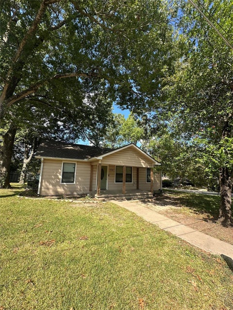 Photo of 1700 Franklin Street, Brenham, TX 77833 (MLS # 50489602)