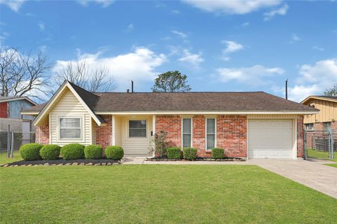 Photo of 11502 Fawnway Dr Dr, Houston, TX 77048 (MLS # 45605700)