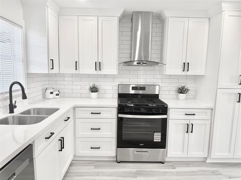 Photo of 7507 Arnim Street, Houston, TX 77087 (MLS # 57156106)