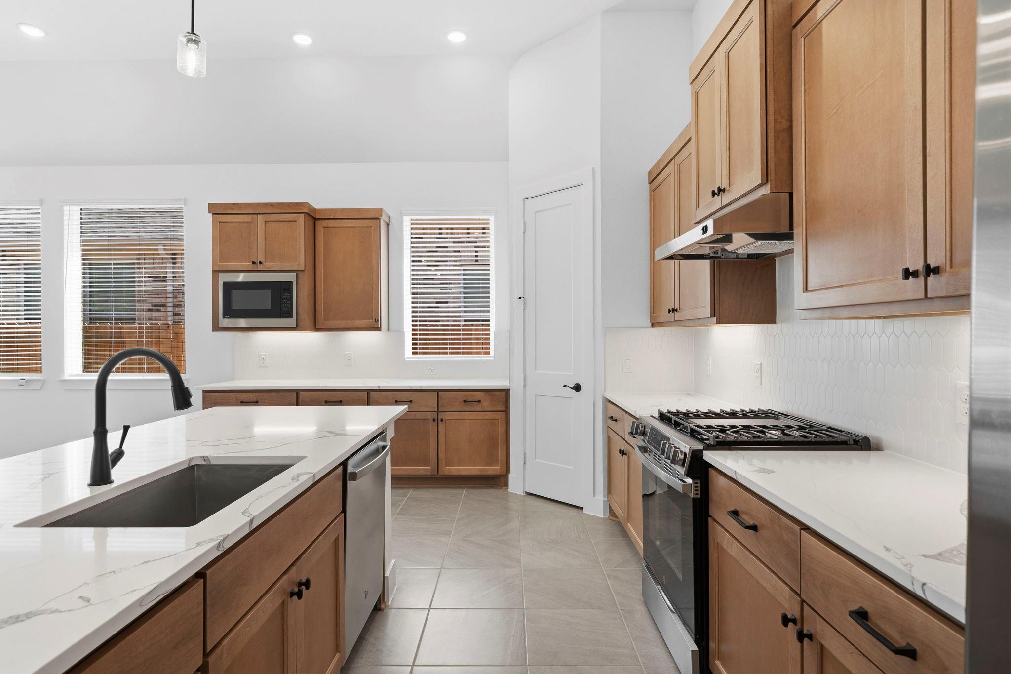 412 Hillview Nature