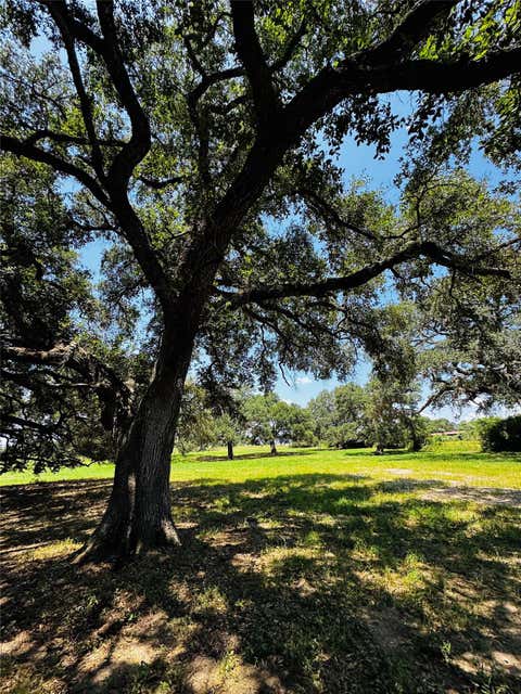 Photo of 427 Knezek Road N, Flatonia, TX 78941 (MLS # 4446700)
