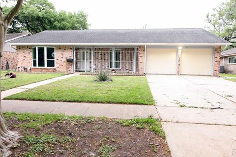 Photo of 8335 Langdon Lane, Houston, TX 77036 (MLS # 97595237)