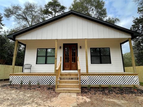 Photo of 95 Hickory Street, Shepherd, TX 77371 (MLS # 67189733)