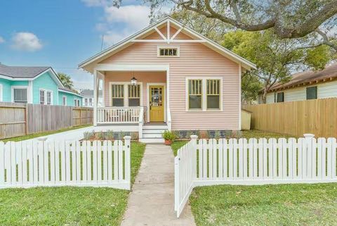 Photo of 4616 Avenue O 1/2, Galveston, TX 77551 (MLS # 76174487)