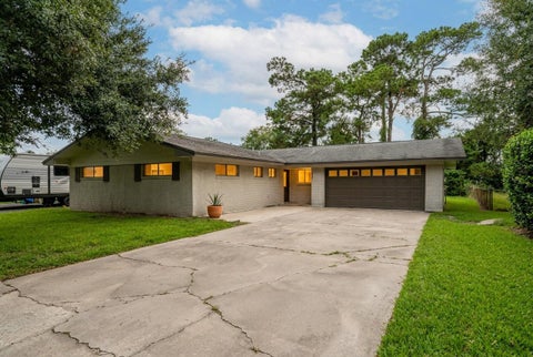 Photo of 121 Glynn Street, Bridge City, TX 77611 (MLS # 42502520)