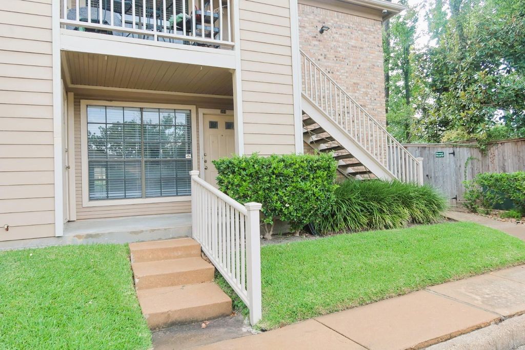 Photo of 1311 Antoine Drive #251, Houston, TX 77055 (MLS # 35019989)