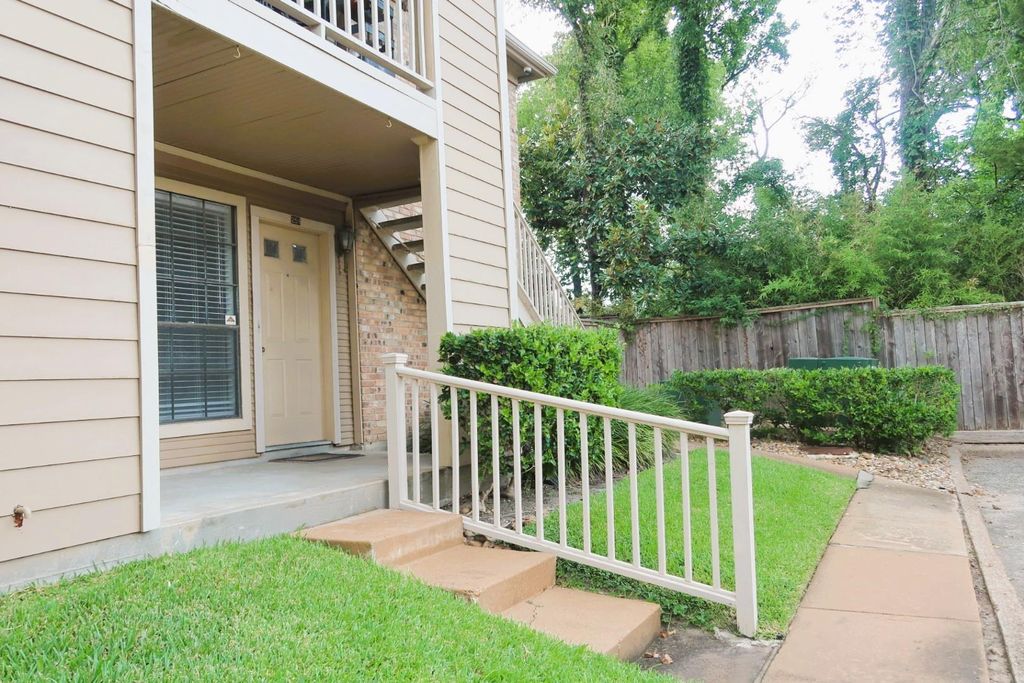 Photo of 1311 Antoine Drive #251, Houston, TX 77055 (MLS # 35019989)