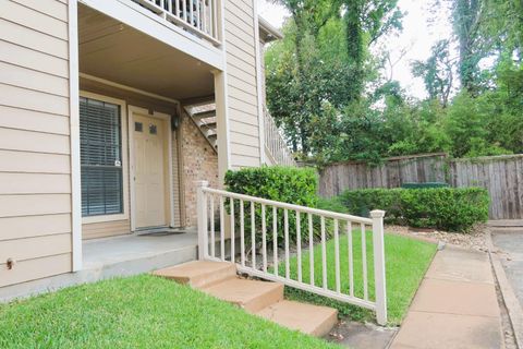 Photo of 1311 Antoine Drive #251, Houston, TX 77055 (MLS # 35019989)