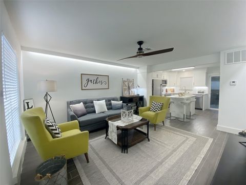 Photo of 1801 Huldy St Street #D4, Houston, TX 77019 (MLS # 60654982)