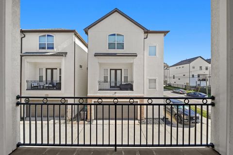 Tiny photo for 882 Wakefield Drive #C, Houston, TX 77018 (MLS # 23802576)