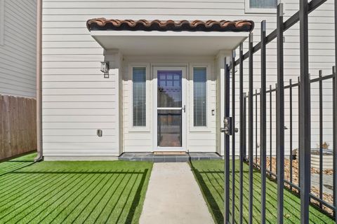 Photo of 882 Wakefield Drive #C, Houston, TX 77018 (MLS # 23802576)