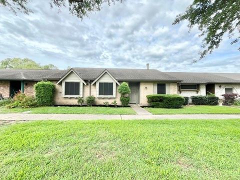 Photo of 3918 Laura Leigh Drive, Friendswood, TX 77546 (MLS # 28909852)