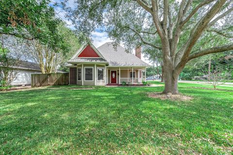 Photo of 2245 N Austin Avenue, Pearland, TX 77581 (MLS # 87510972)