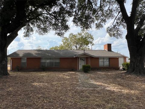 Photo of 945 3rd Street, Hempstead, TX 77445 (MLS # 68119457) Photo of 945 3rd Street, Hempstead, TX 77445 (MLS # 68119457)